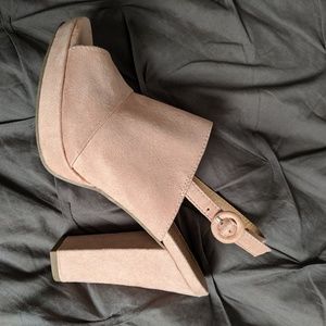 REPORT Lacey Platform Heel Size: 8.5